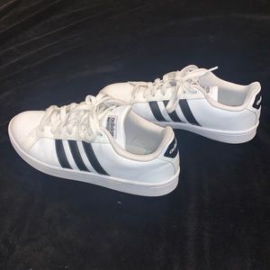 Adidas Sneakers